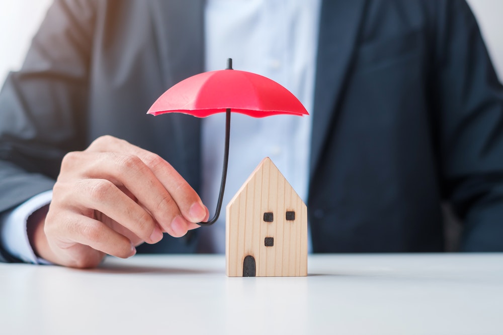 Assurance et location saisonnière : quelles garanties spécifiques pour protéger votre bien immobilier ?