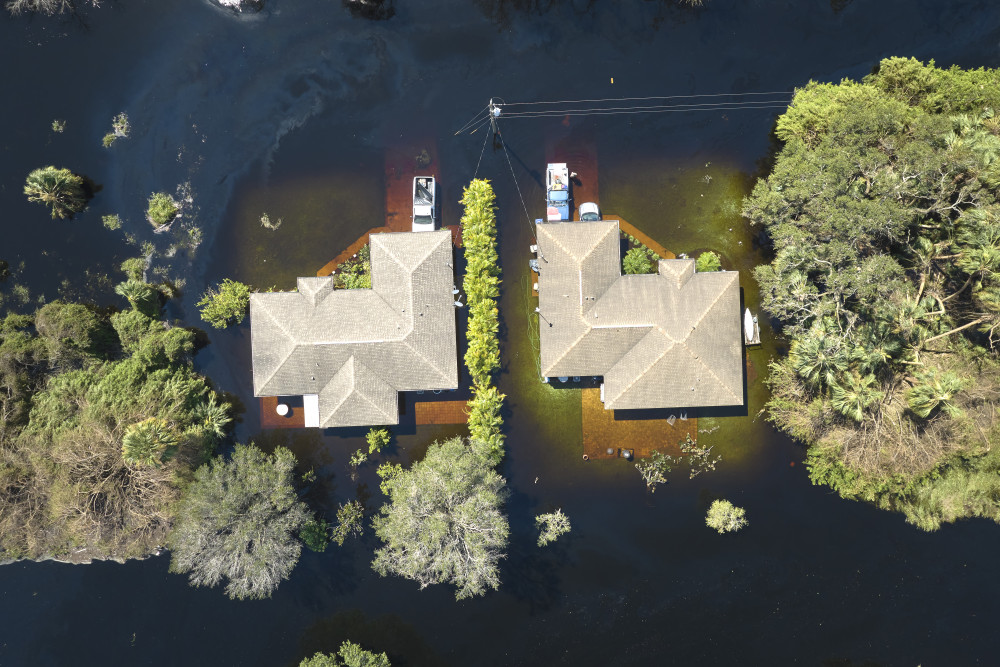 Acheter un bien immobilier en zone inondable : risques et précautions
